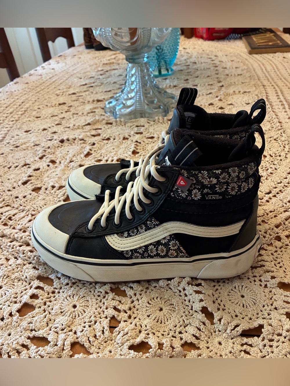 Vans SK8 Hi MTE Black Daisy Print Boot Sneakers - Picture 6 of 9